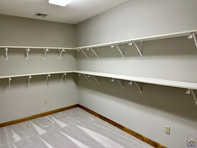 $354,900 | 3101 Southwest Muirfield Court, Topeka, KS 66614