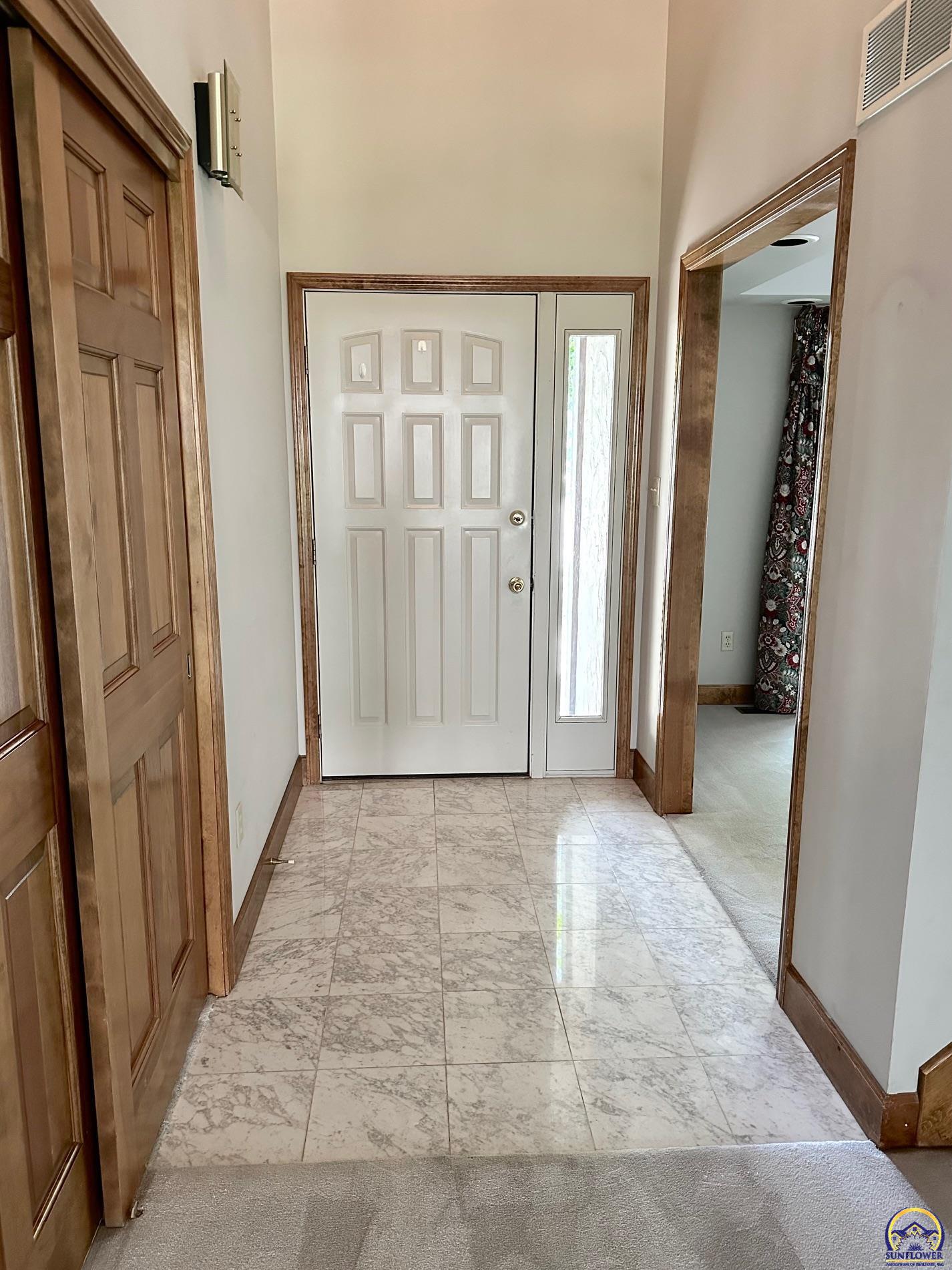 3101 Southwest Muirfield Court Topeka, KS 66614 - Photo 5 of 51 Front Entry.