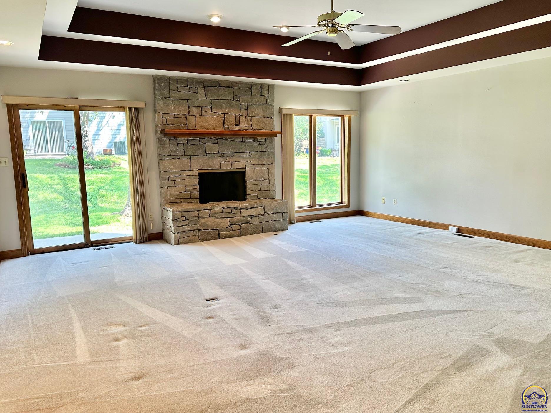 3101 Southwest Muirfield Court Topeka, KS 66614 - Photo 7 of 51 Large Living Room.
