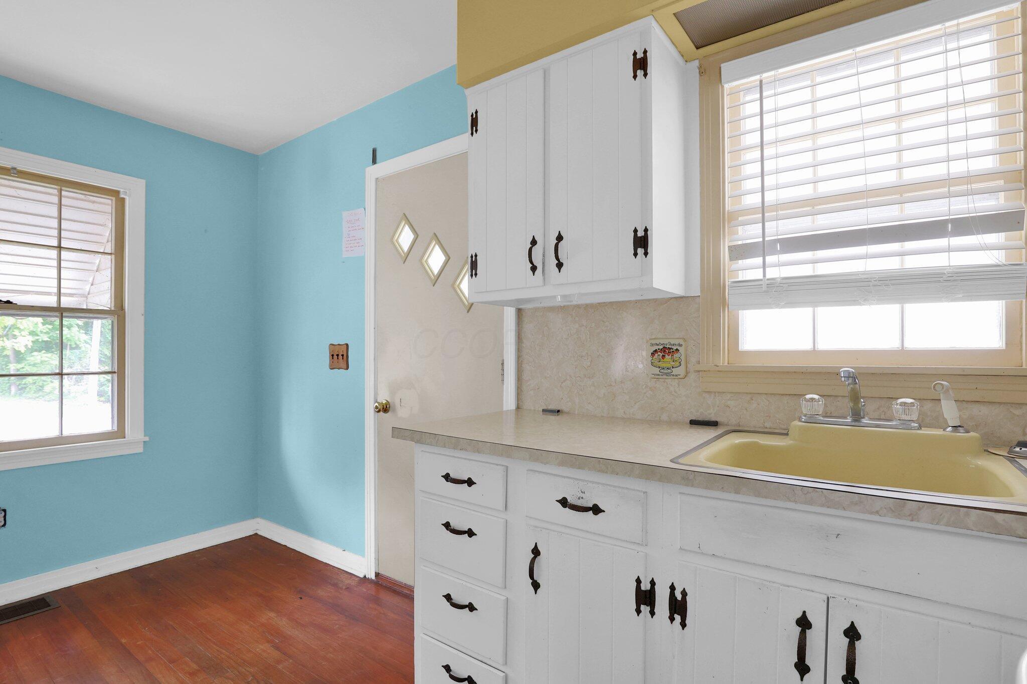 9-web-or-mls-196-n-madison-rd