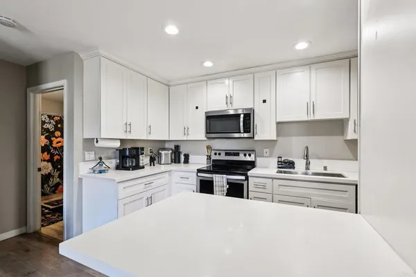 $325,000 | 745 East Bradley Avenue, Unit 54, El Cajon, CA 92021