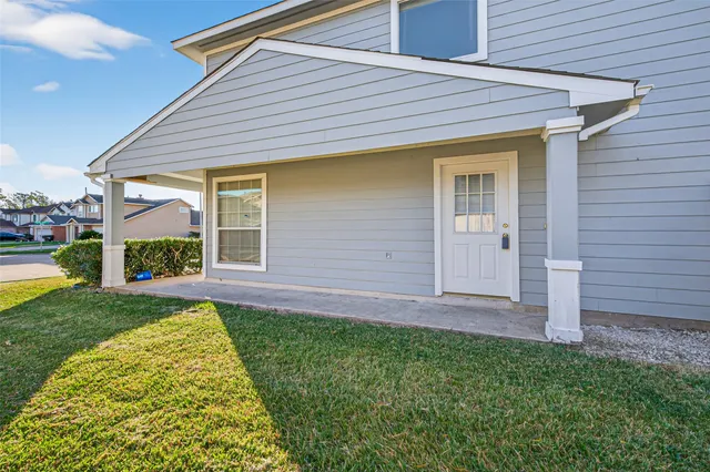 $295,000 | 3006 Palace Oaks Drive, Houston, TX 77082