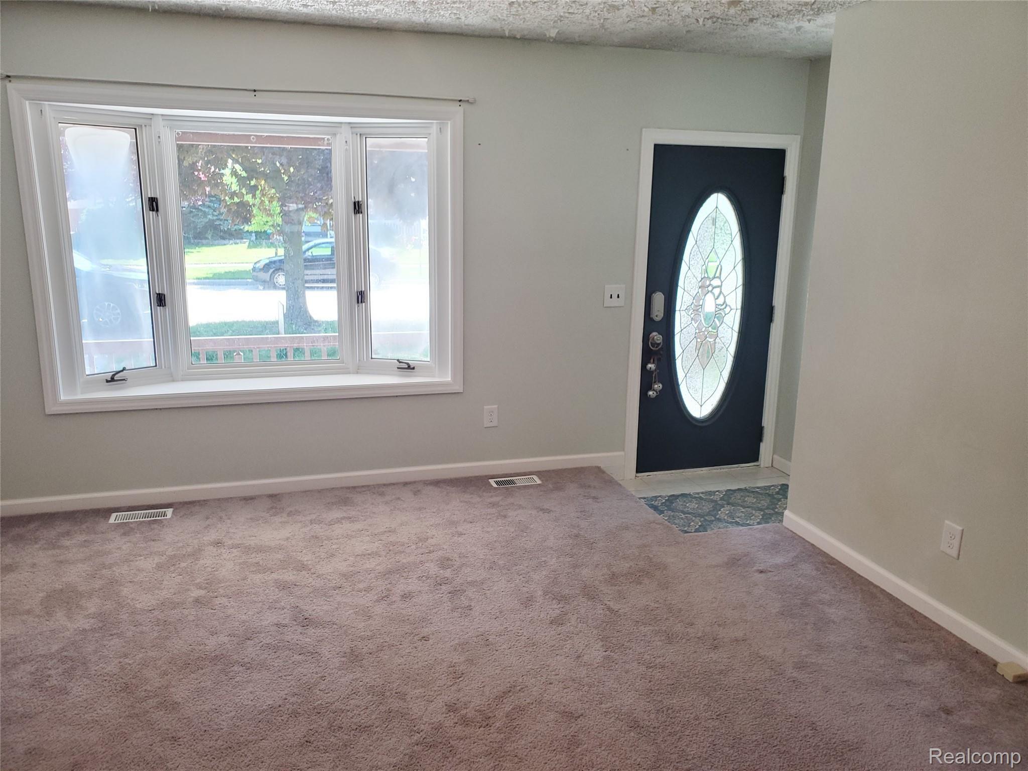 13380 Manchester Road Southgate, MI 48195 - Photo 2 of 17 new8.jpg