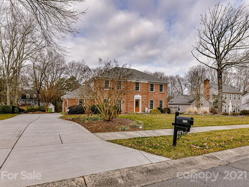 4732 Truscott Road Charlotte, NC 28226 - Photo 4 of 48 Gallery Image 4