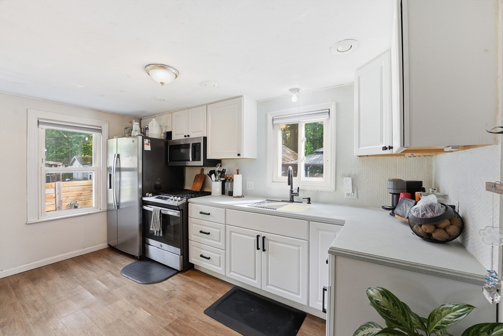 154 Russell Street Springfield, MA 01104 - Photo 6 of 29