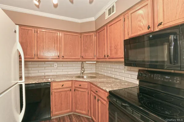 $2,600 | 171 Fairview Circle, Middle Island, NY 11953