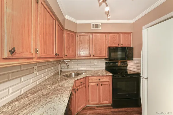 $2,600 | 171 Fairview Circle, Middle Island, NY 11953