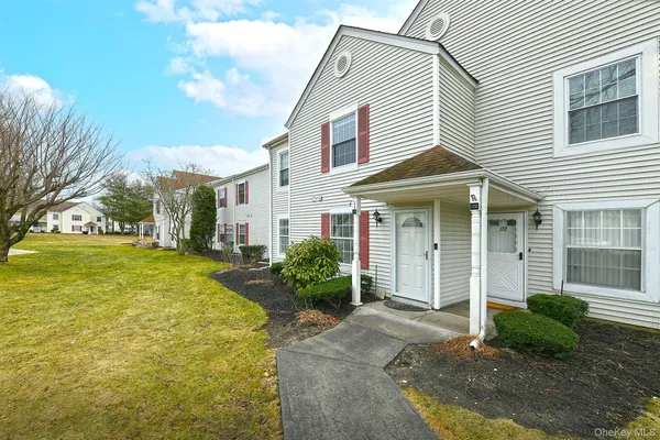 $2,600 | 171 Fairview Circle, Middle Island, NY 11953