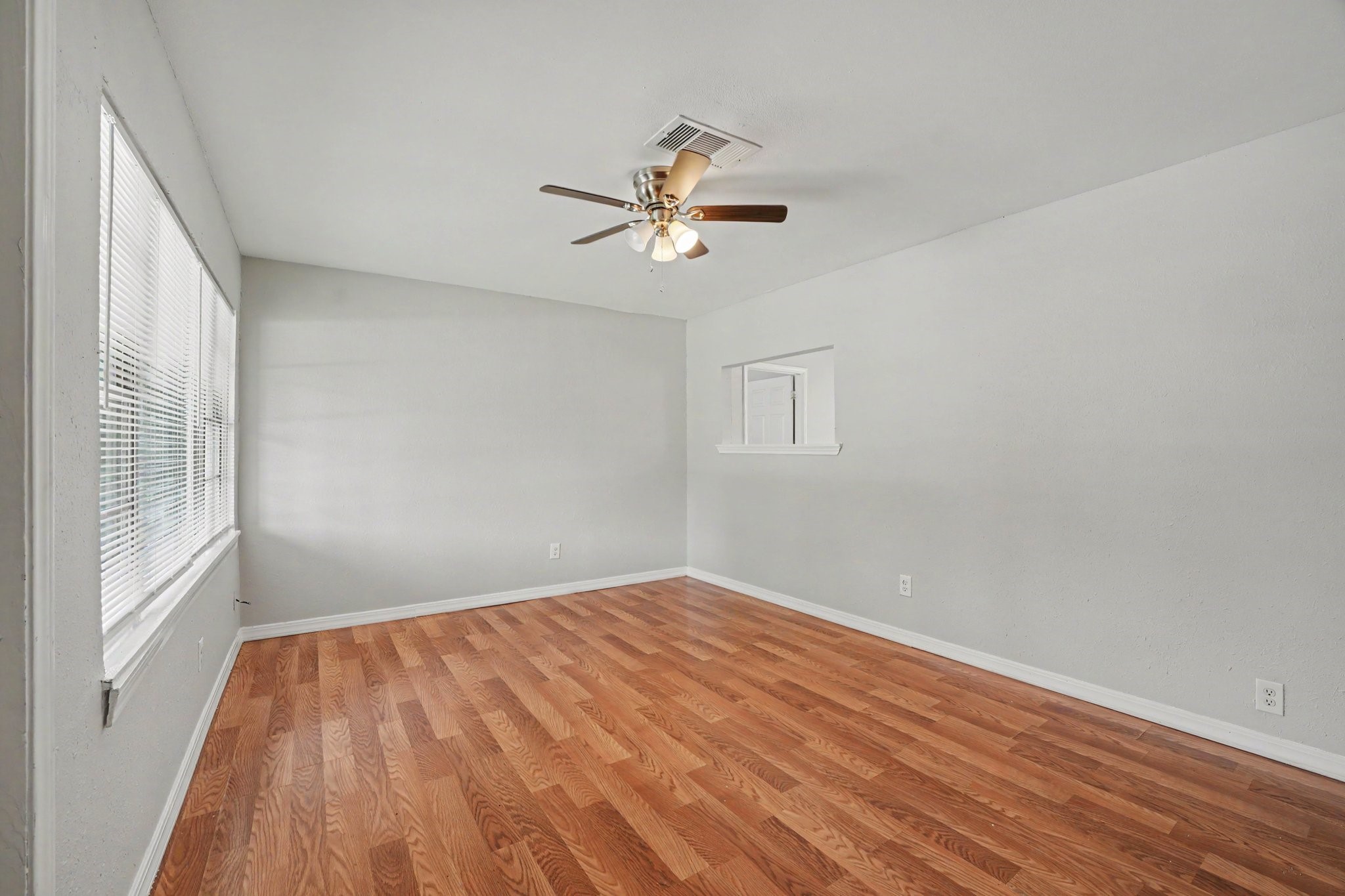 8433 Woodlyn Road Houston, TX 77028 - Photo 3 of 19
