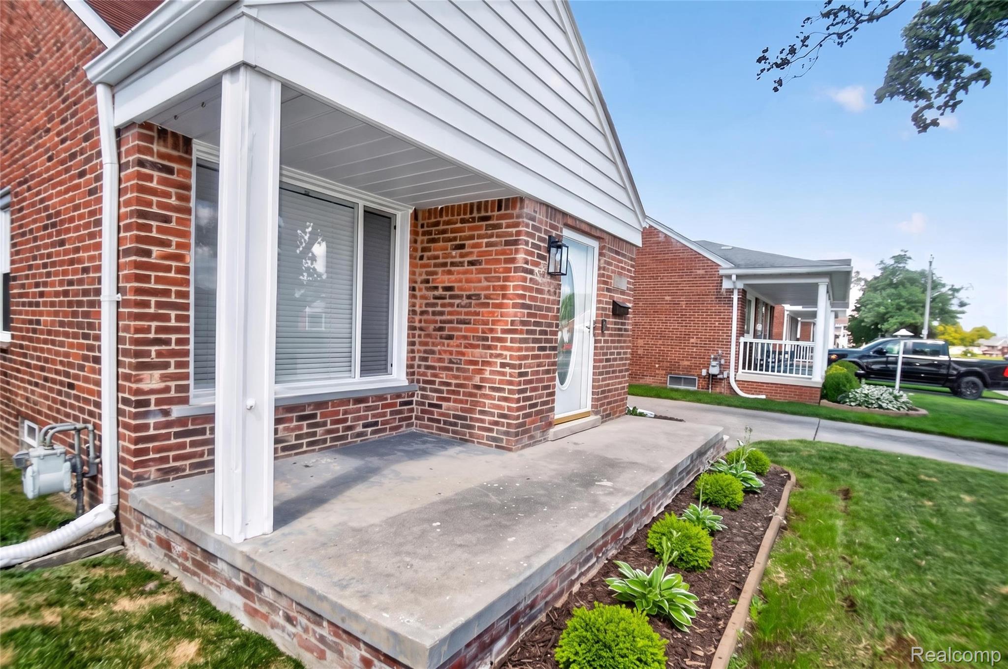 12972 Callender Street Southgate, MI 48195 - Photo 35 of 40 12972-Callender-St-Windowstill 36.jpg