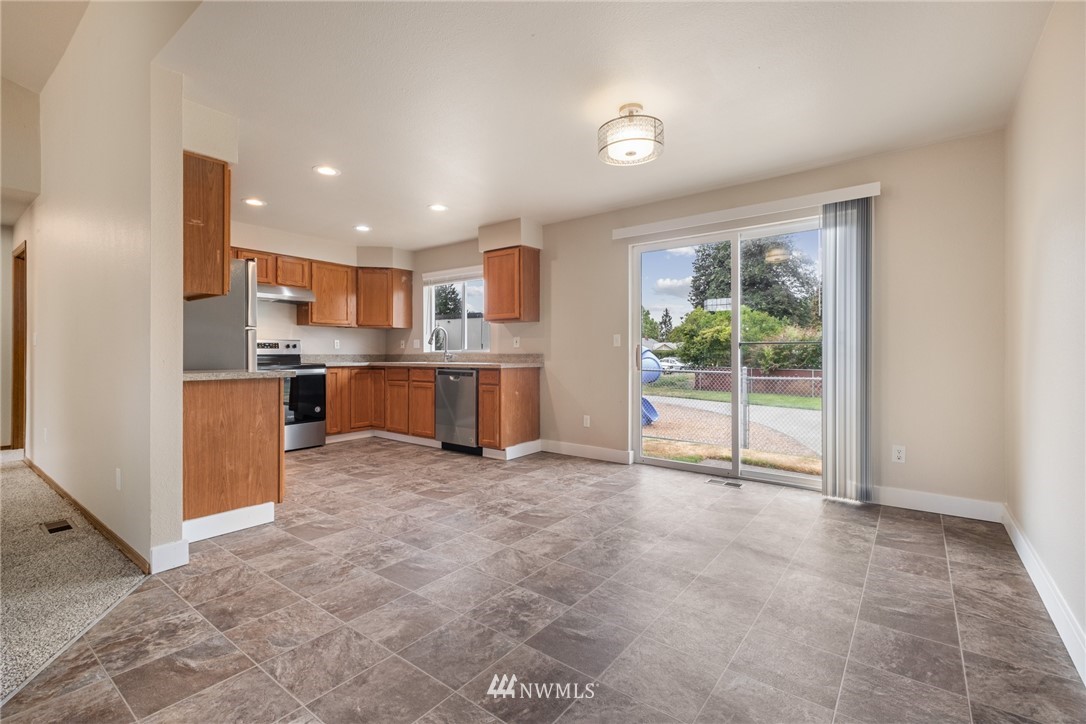 609 Rachael Place Kent, WA 98032 - Photo 4 of 12 Gallery Image 4