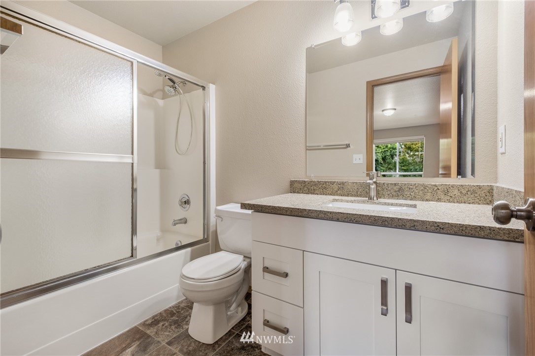609 Rachael Place Kent, WA 98032 - Photo 6 of 12 Gallery Image 6
