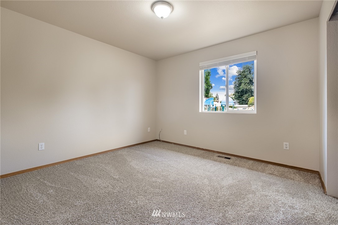 609 Rachael Place Kent, WA 98032 - Photo 7 of 12 Gallery Image 7