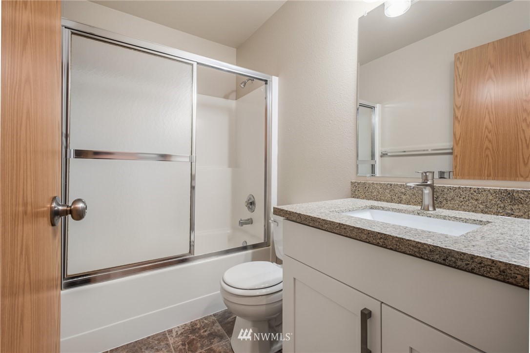 609 Rachael Place Kent, WA 98032 - Photo 9 of 12 Gallery Image 9