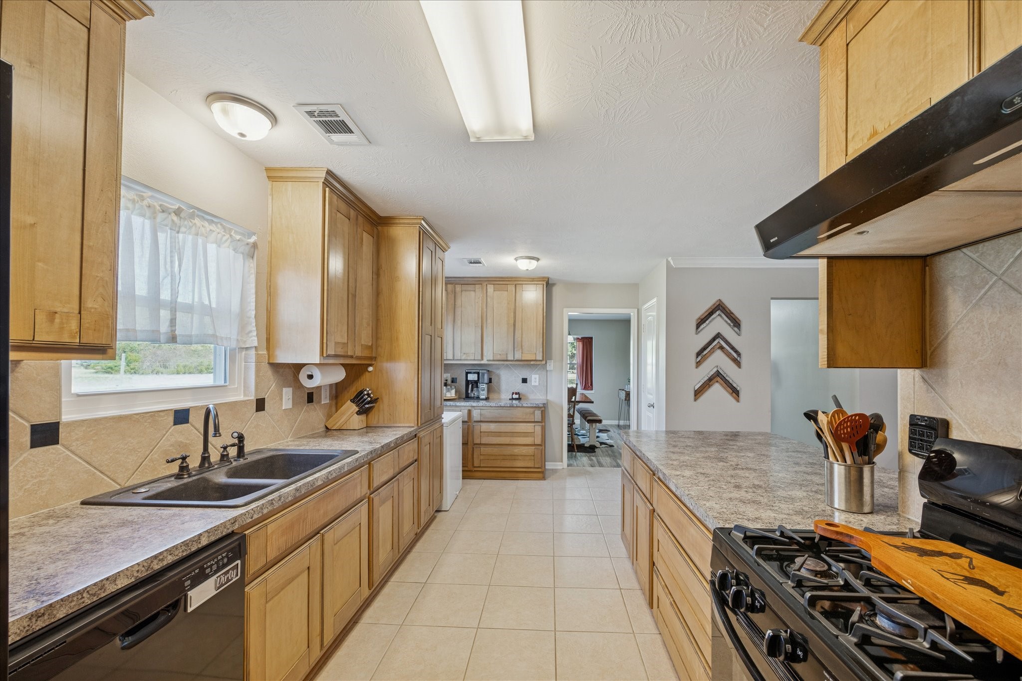 19115 Frey Road Hempstead, TX 77445 - Photo 12 of 35 a large kitchen with a stove and a sink