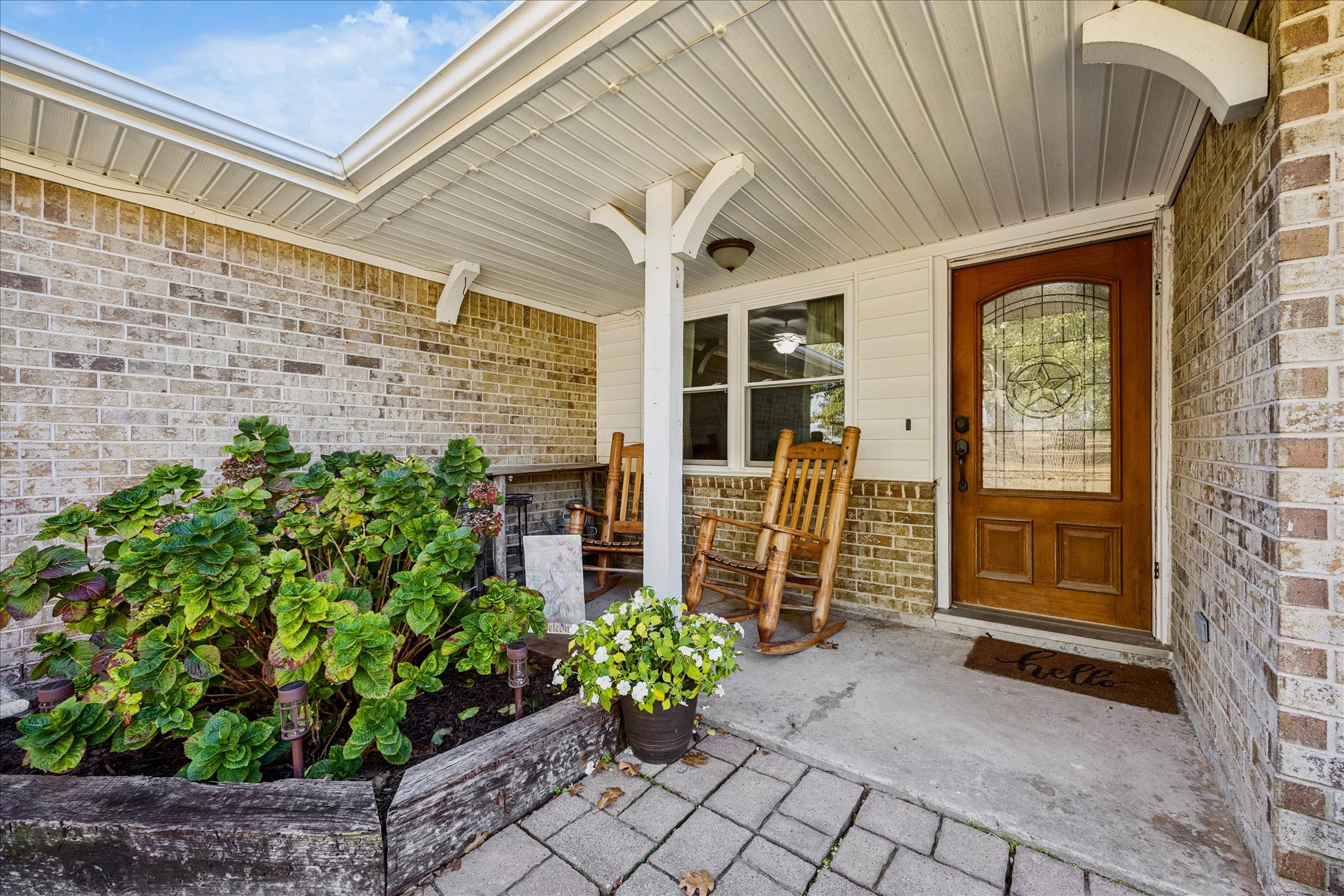 19115 Frey Road Hempstead, TX 77445 - Photo 4 of 35 a front view of a house with a garden