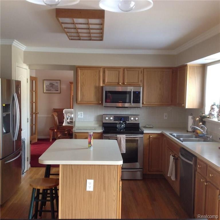 922 Ridgeview Circle Lake Orion, MI 48362 - Photo 8 of 29