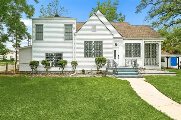 $2,000 | 2410 Gentilly Boulevard, Unit 1, New Orleans, LA 70122