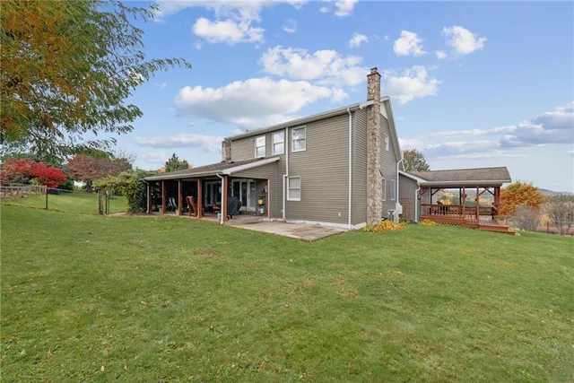a view of a house with backyard porch and garden