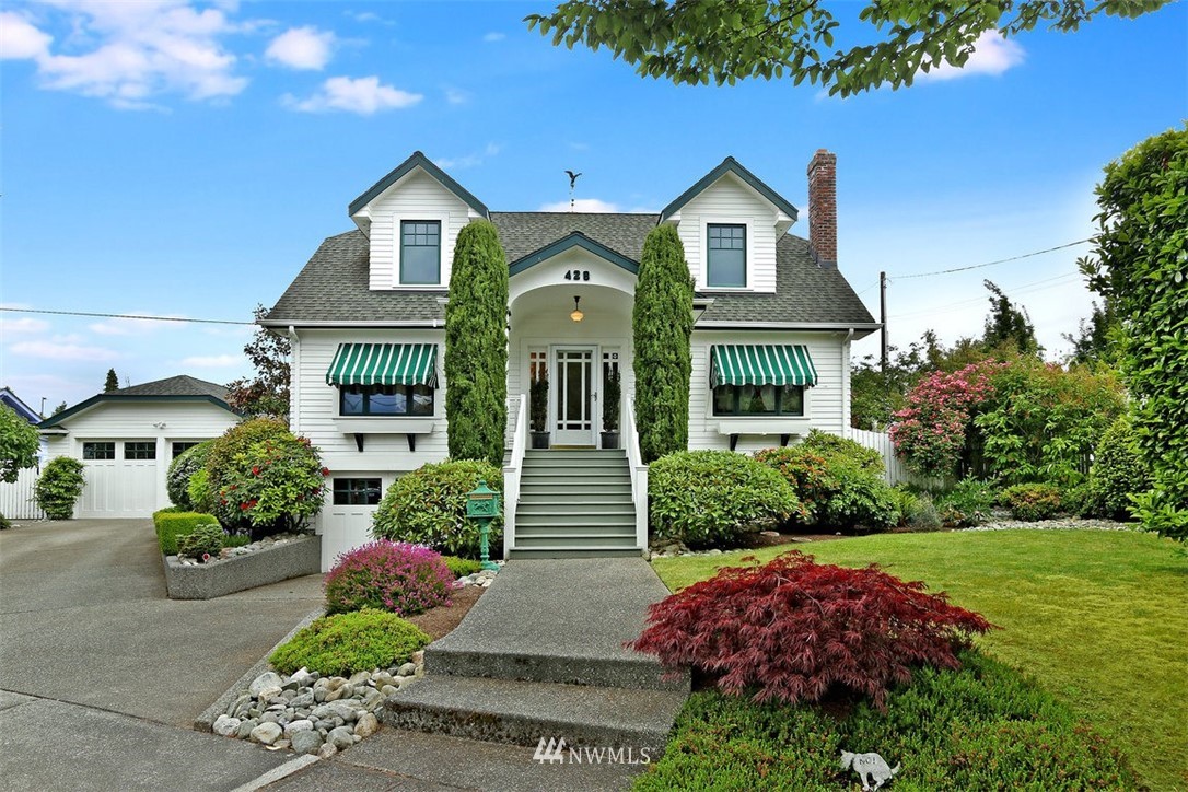 428 3rd Avenue North Edmonds, WA 98020 - Photo 1 of 21 a front view of a house with a garden