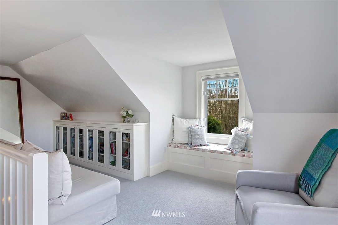 428 3rd Avenue North Edmonds, WA 98020 - Photo 14 of 21 a view of livingroom with furniture and windows