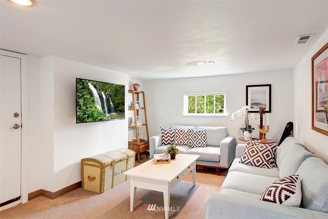 428 3rd Avenue North Edmonds, WA 98020 - Photo 16 of 21 a living room with furniture and a window