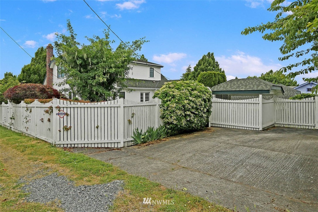 428 3rd Avenue North Edmonds, WA 98020 - Photo 18 of 21 a view of a house with a yard and plants