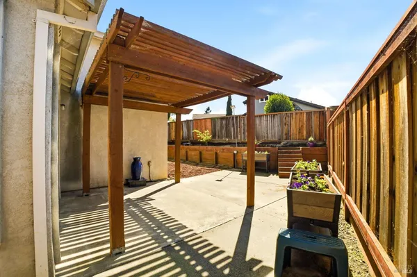 a front view of house with yard