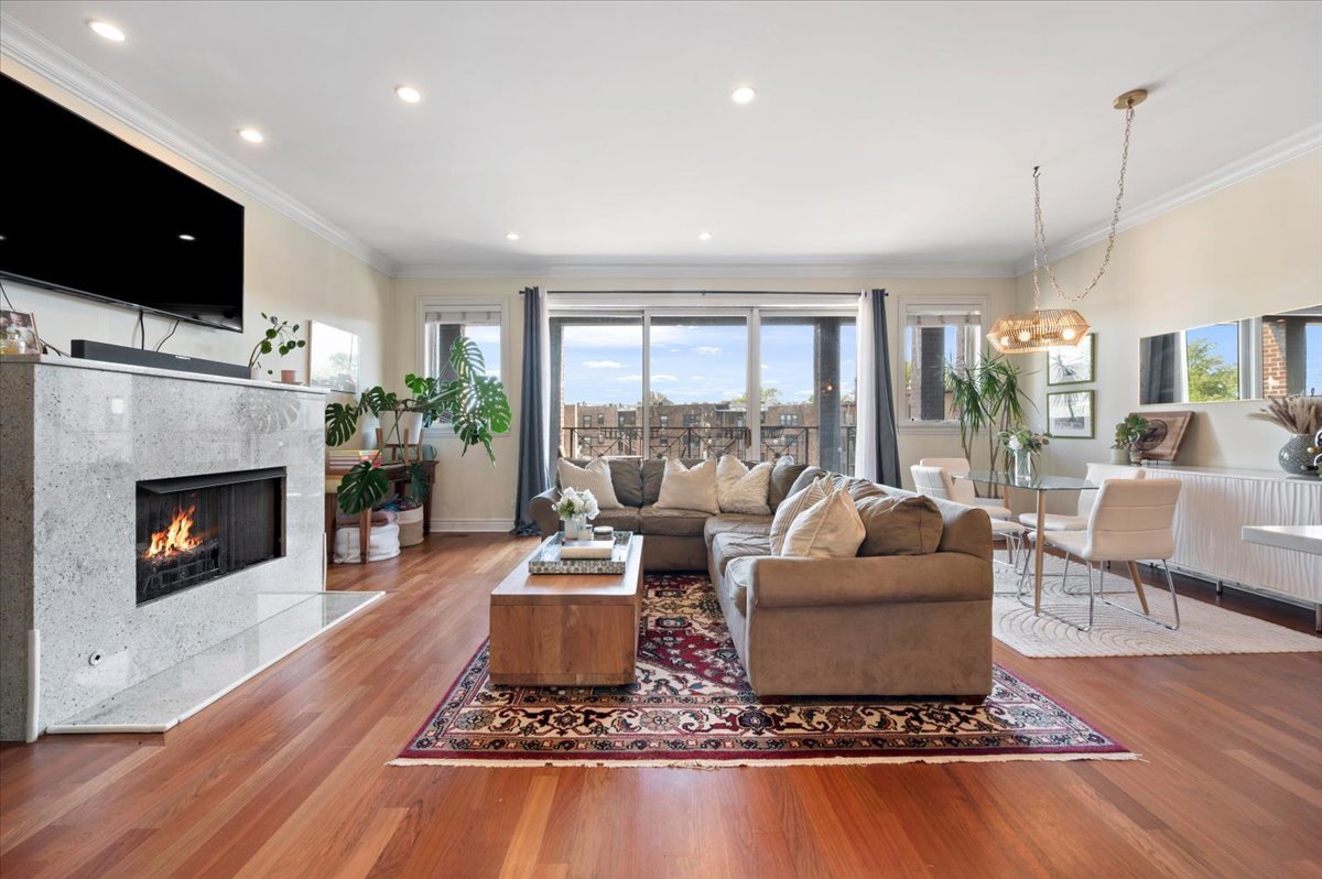 1426 West Irving Park Road, Unit 3 Chicago, IL 60613 - Photo 5 of 22 Gallery Image 5