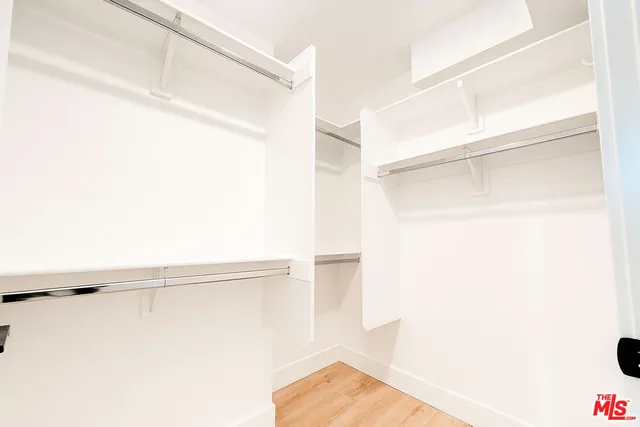 $3,590 | 5813 Lexington Avenue, Unit 201, Los Angeles, CA 90038