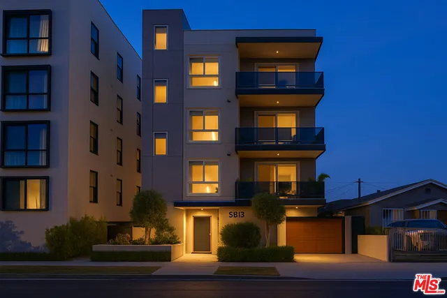 $3,590 | 5813 Lexington Avenue, Unit 201, Los Angeles, CA 90038