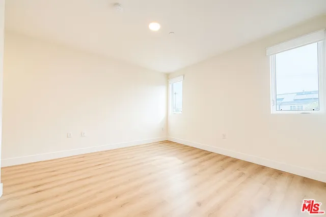 $3,590 | 5813 Lexington Avenue, Unit 201, Los Angeles, CA 90038