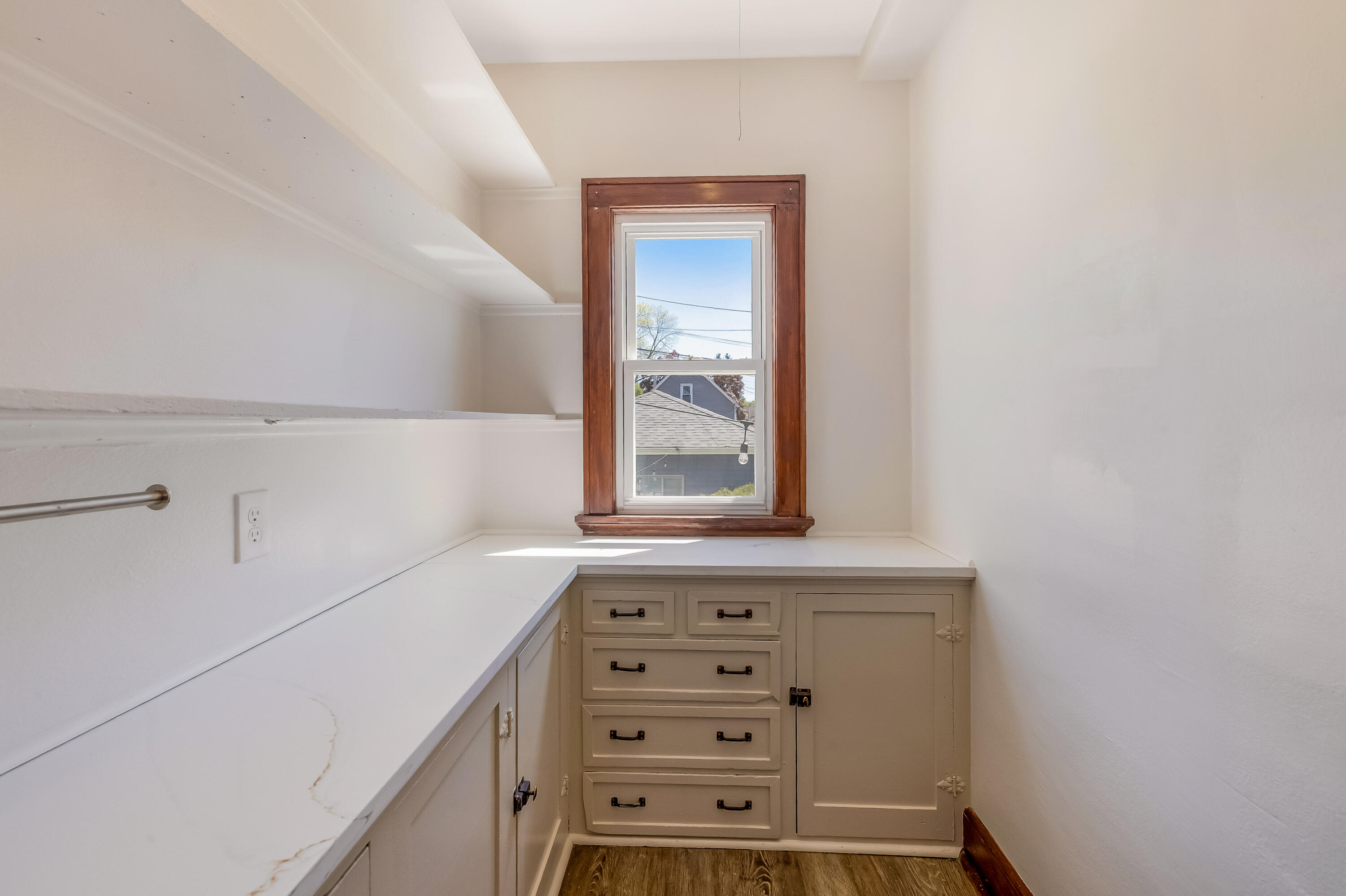 2808 South Greeley Street Milwaukee, WI 53207 - Photo 11 of 23 Pantry