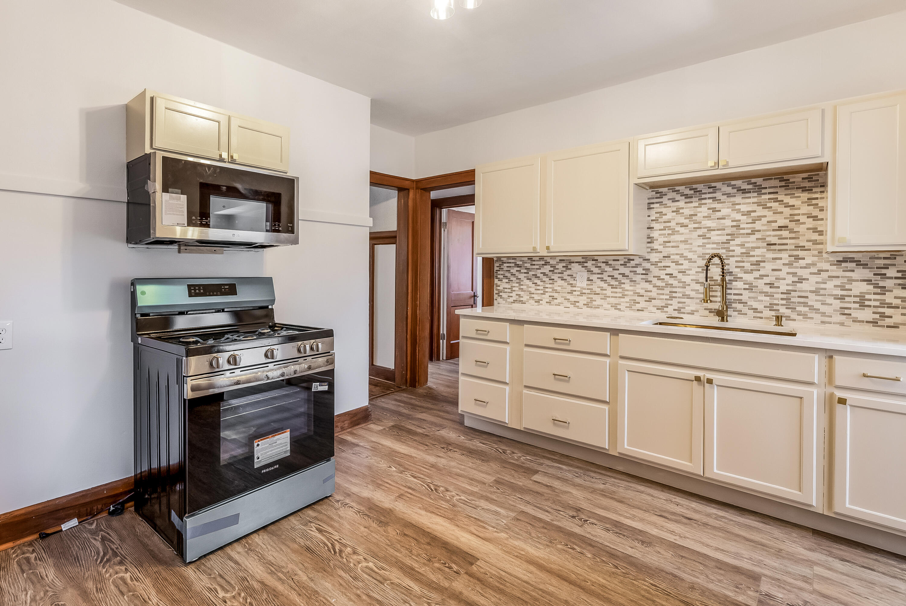 2808 South Greeley Street Milwaukee, WI 53207 - Photo 12 of 23 Kitchen