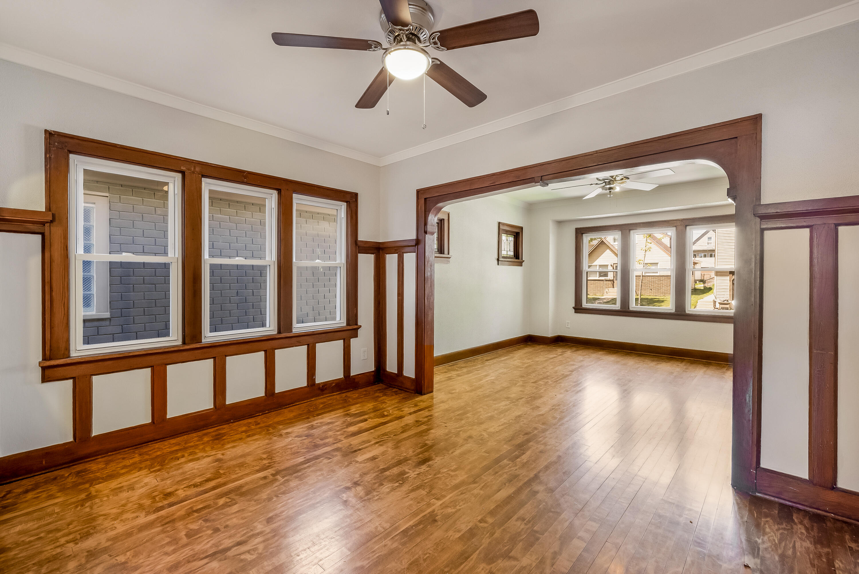 2808 South Greeley Street Milwaukee, WI 53207 - Photo 7 of 23 Dining/Living Room