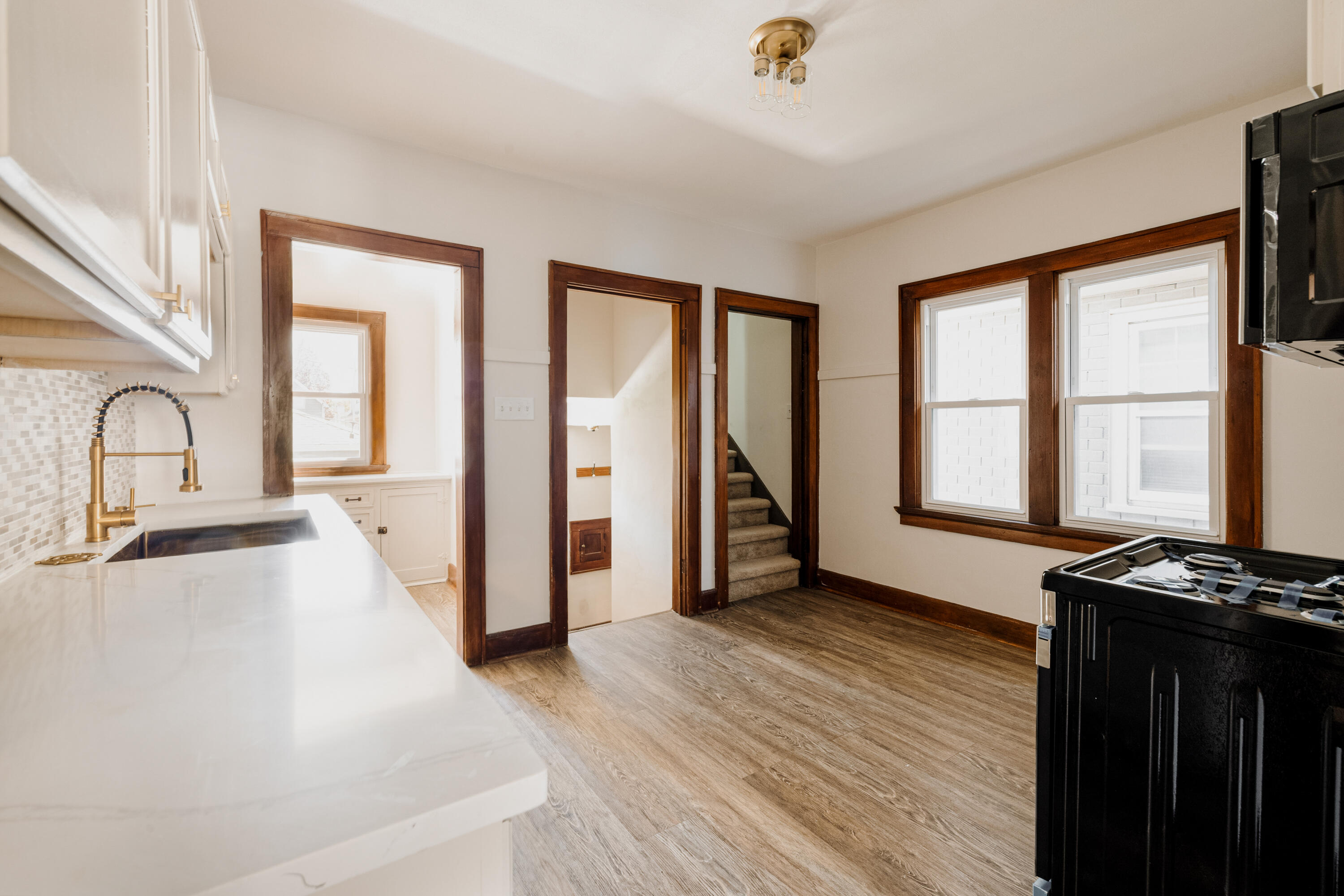 2808 South Greeley Street Milwaukee, WI 53207 - Photo 10 of 23 kitchen
