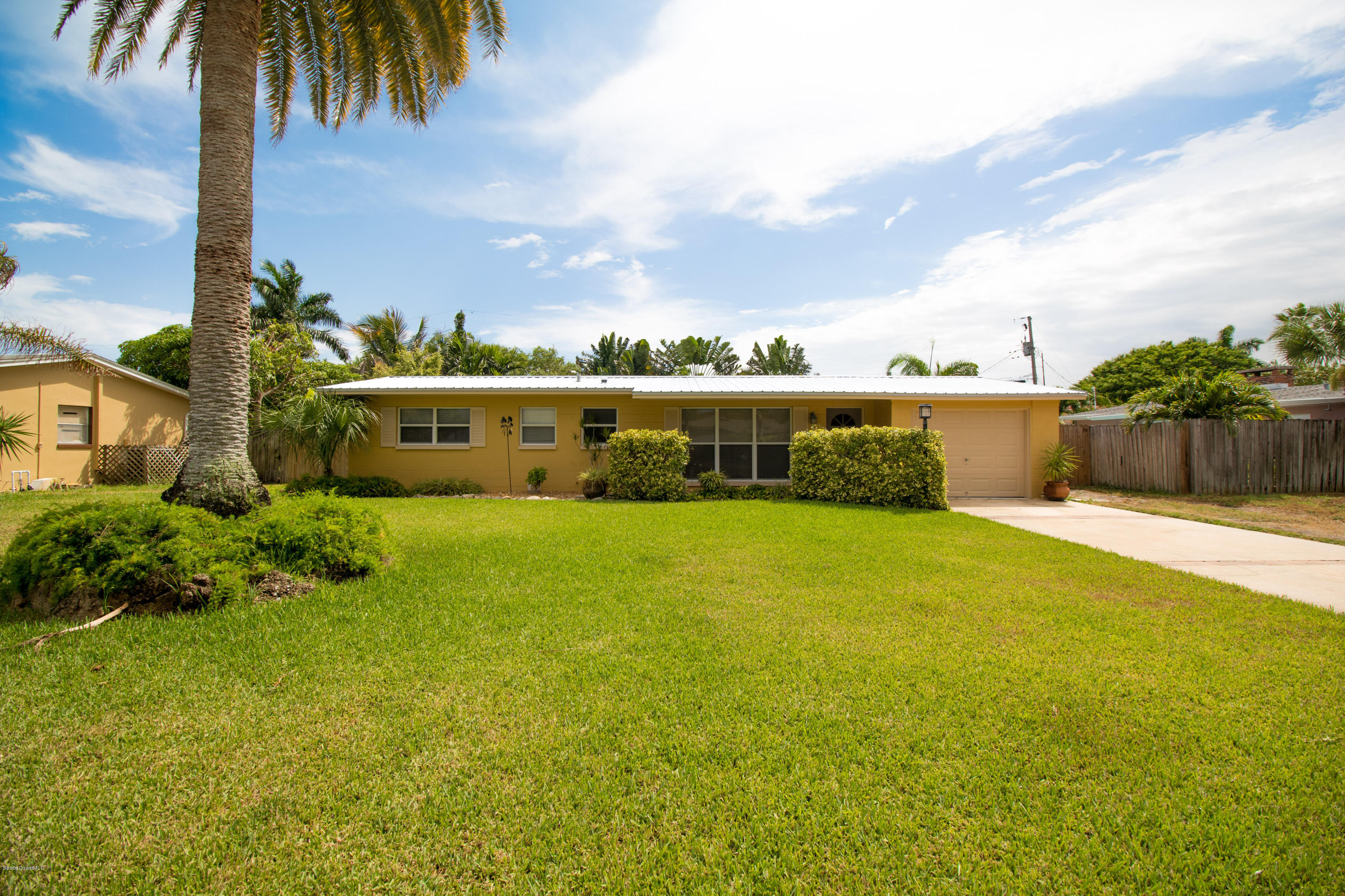 1054 Bali Road Cocoa Beach, FL 32931 - Photo 4 of 24