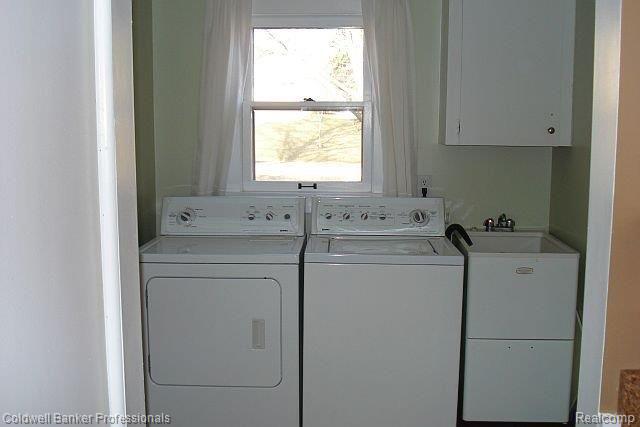 35789 Springvale Street Farmington, MI 48331 - Photo 12 of 19 1st Floor Laundry