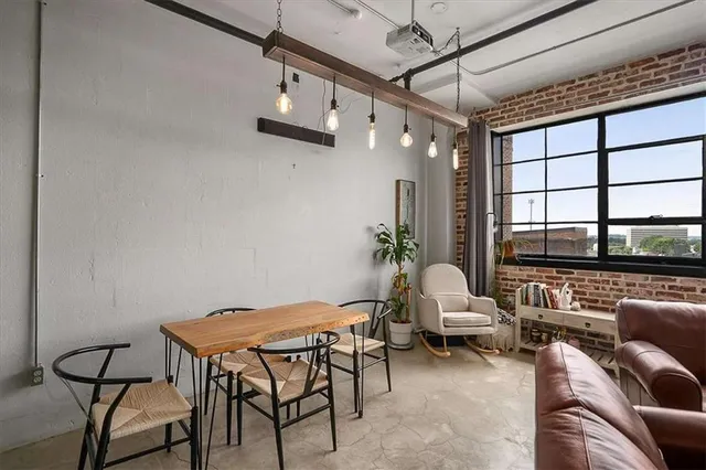 a view of a livingroom with furniture and windows