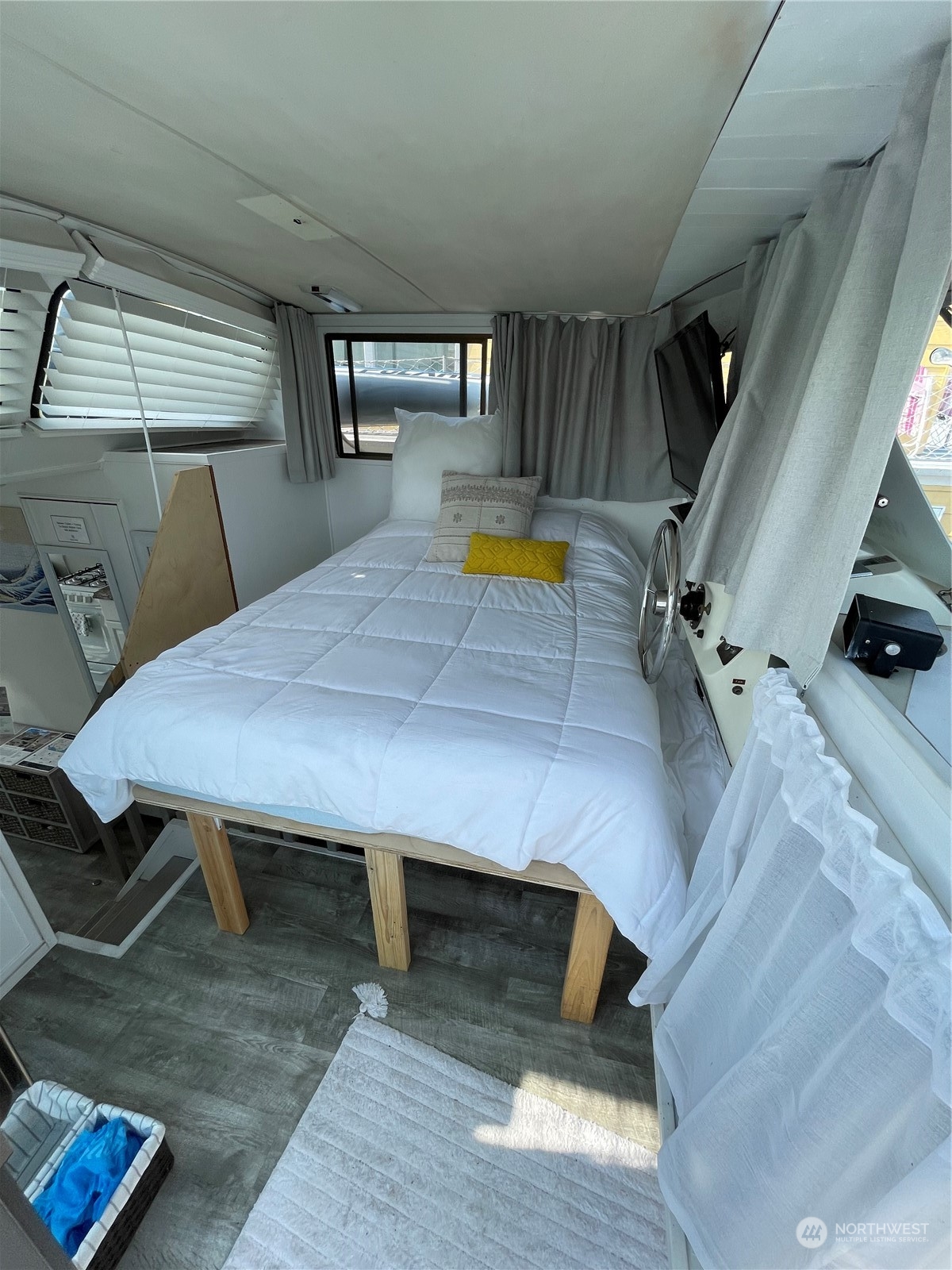 2401 North Northlake Way, Unit E6 Seattle, WA 98103 - Photo 11 of 25 a room with furniture and a table