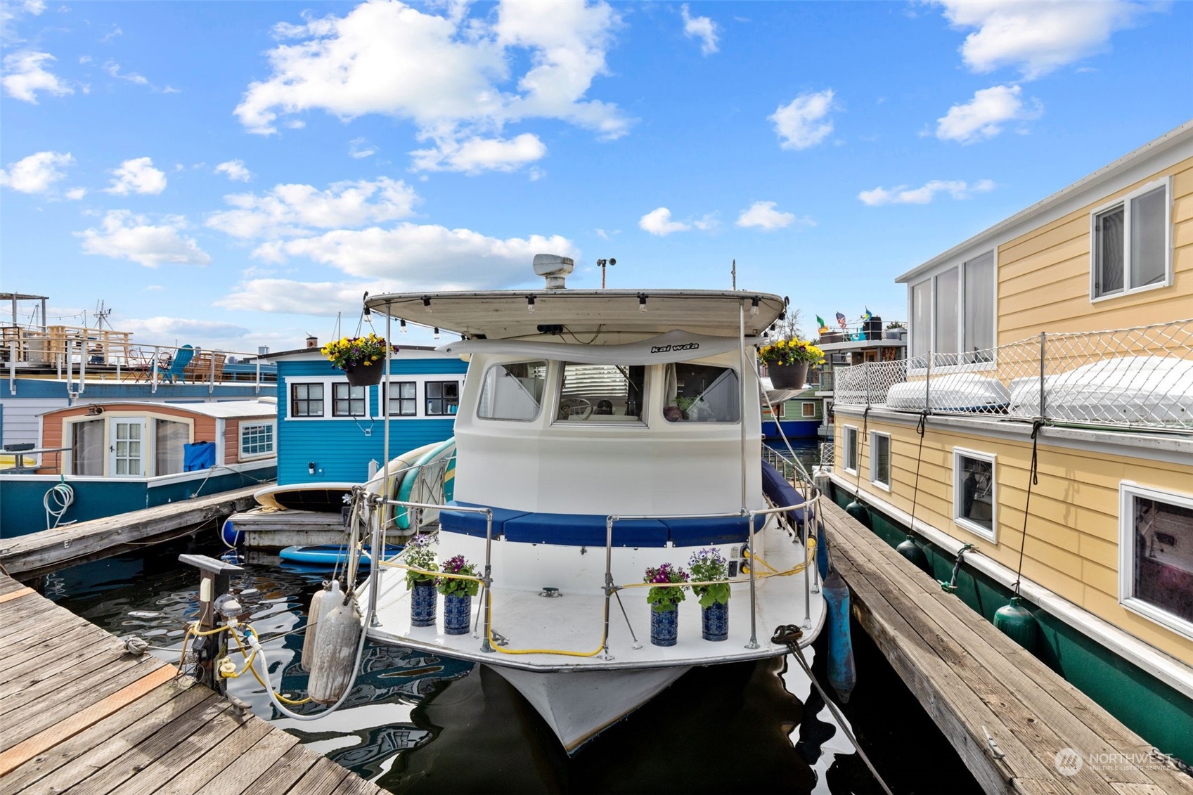 2401 North Northlake Way, Unit E6 Seattle, WA 98103 - Photo 17 of 25 a roof deck with table and chairs