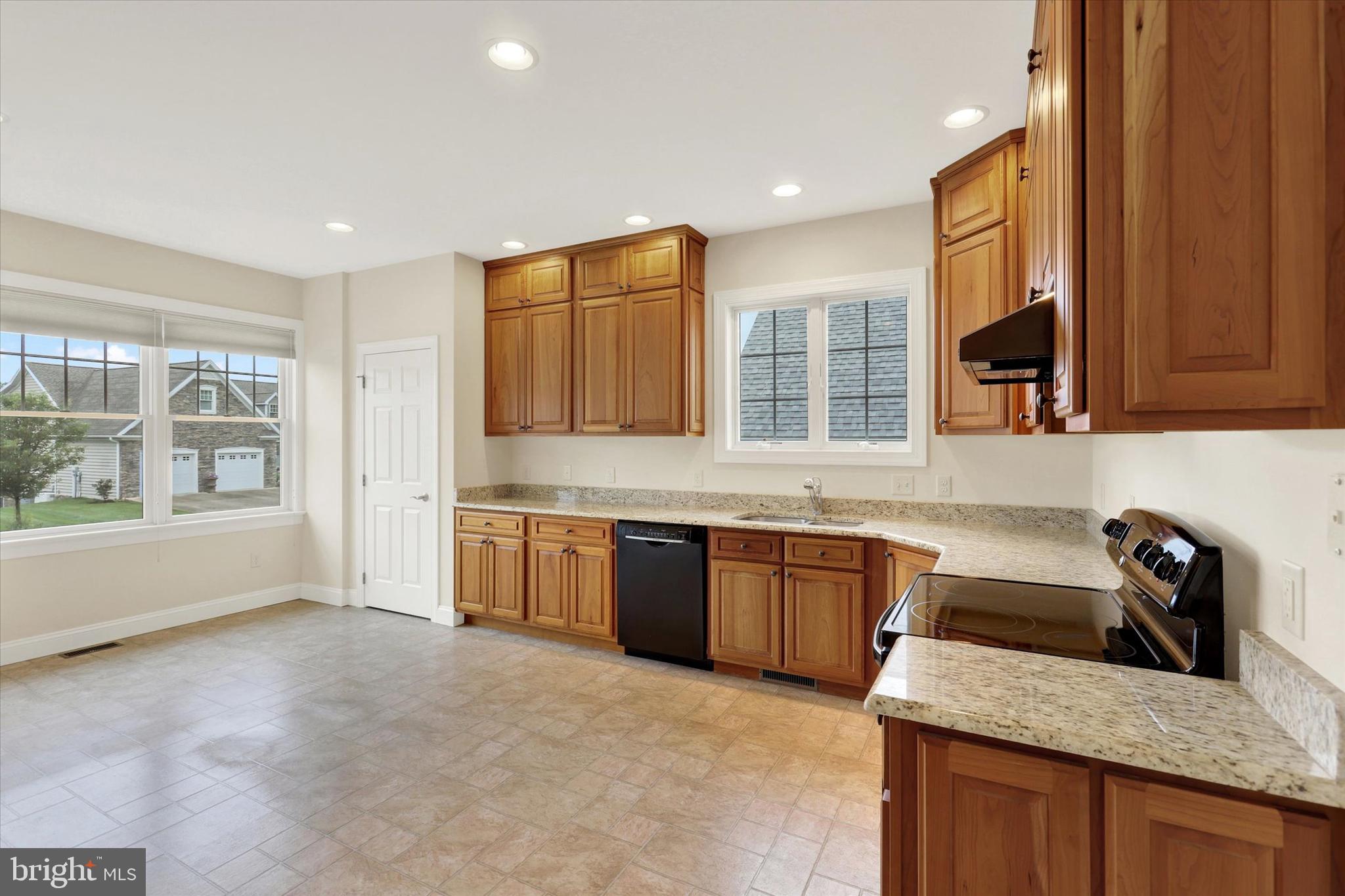 6913 Old Course Road Fayetteville, PA 17222 - Photo 7 of 28 Kitchen with granite counters