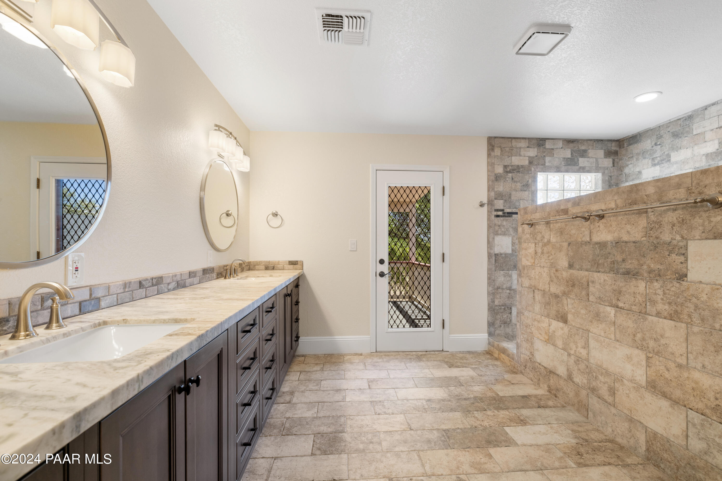 2600 West Bard Ranch Road Prescott, AZ 86305 - Photo 17 of 42 061_Master Bath