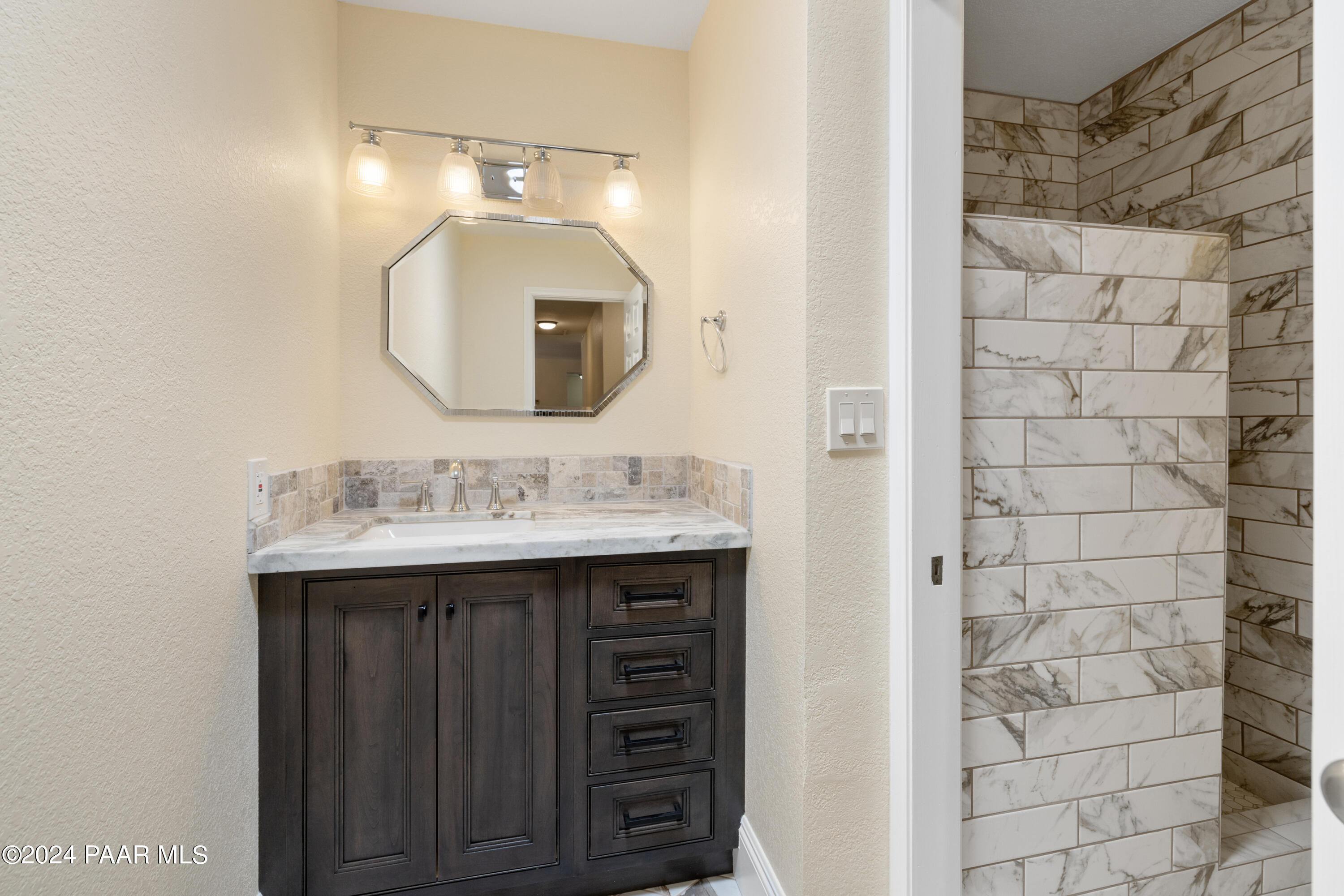 2600 West Bard Ranch Road Prescott, AZ 86305 - Photo 20 of 42 064_Hall Bath
