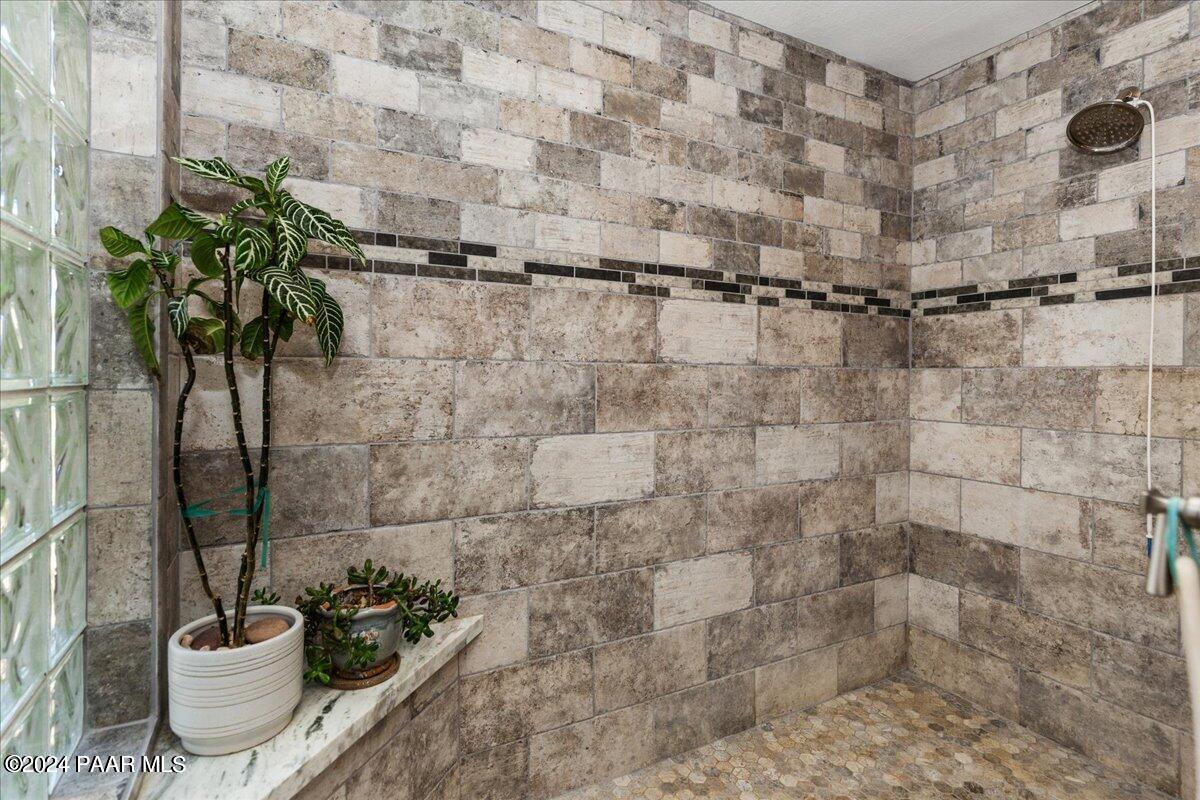 2600 West Bard Ranch Road Prescott, AZ 86305 - Photo 36 of 42 MASTER SHOWER