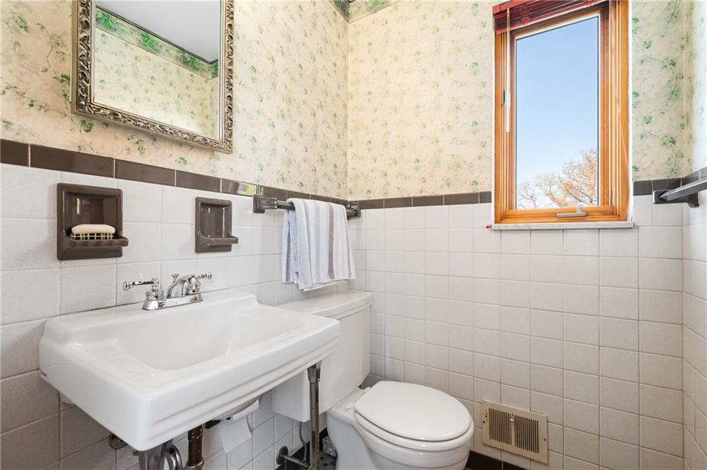 108 Rhodes Avenue Pittsburgh, PA 15220 - Photo 13 of 25 Gallery Image 13