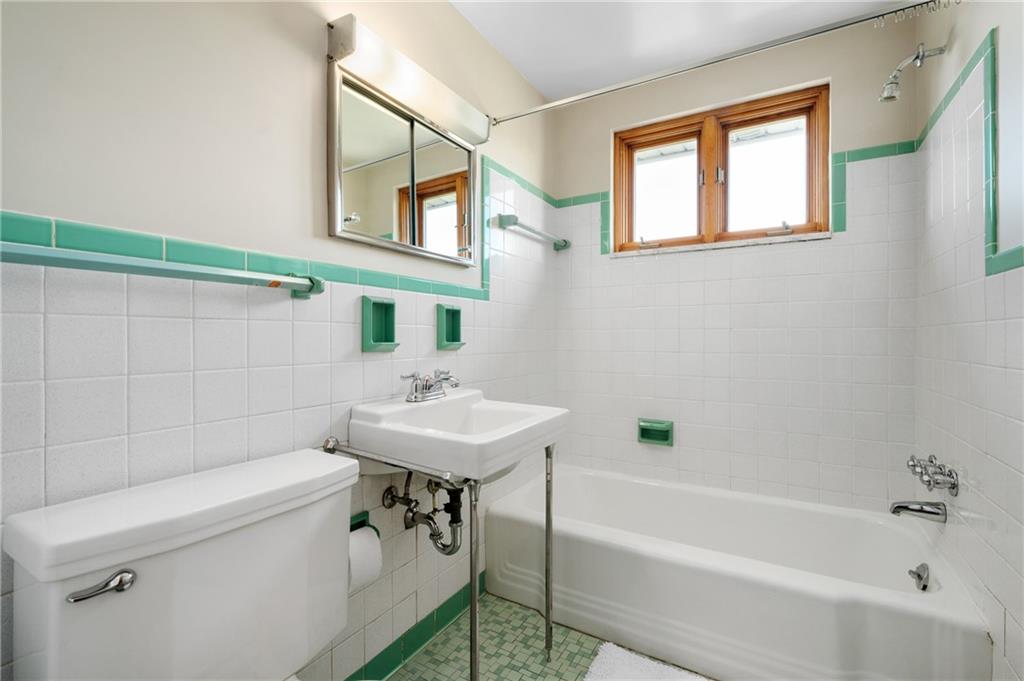 108 Rhodes Avenue Pittsburgh, PA 15220 - Photo 18 of 25 Gallery Image 18
