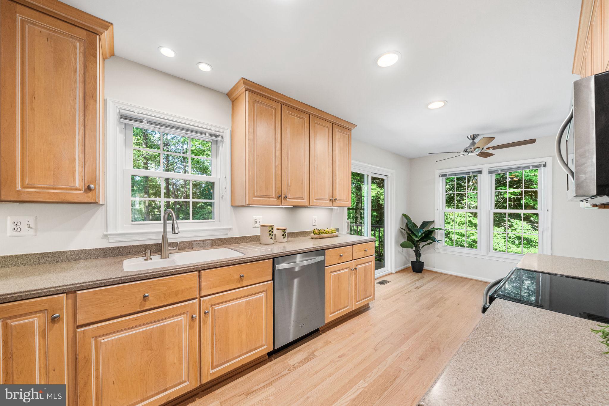 7913 Pebble Brook Court Springfield, VA 22153 - Photo 16 of 36 So Much Natural Light!