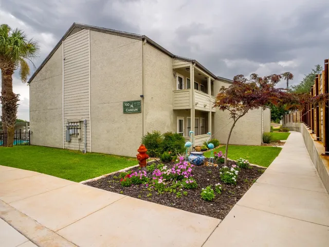 $389,000 | 604 Highcrest Drive, Unit 722, Granite Shoals, TX 78654