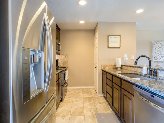 $389,000 | 604 Highcrest Drive, Unit 722, Granite Shoals, TX 78654